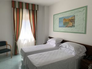 fascino-storia-e-posizione-centrale-a-ischia-porto-hotel-conte-ischia